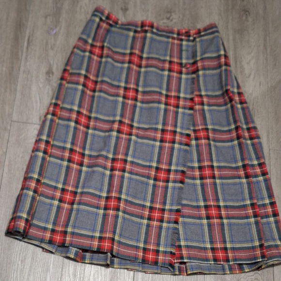 Bonda Textiles Ltd Dresses & Skirts - Vintage Bonda Textiles Nova Scotia Wool Tartan Pleated Skirt Sz 14 Fabric Button